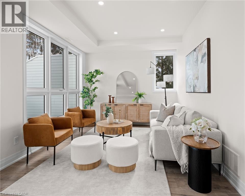 84 Chalmers Street N, Cambridge, ON - Indoor Photo Showing Living Room