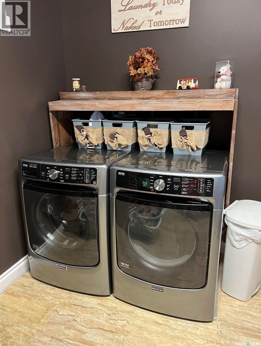 4 Ross Drive, Yorkton, SK - Indoor Photo Showing Laundry Room