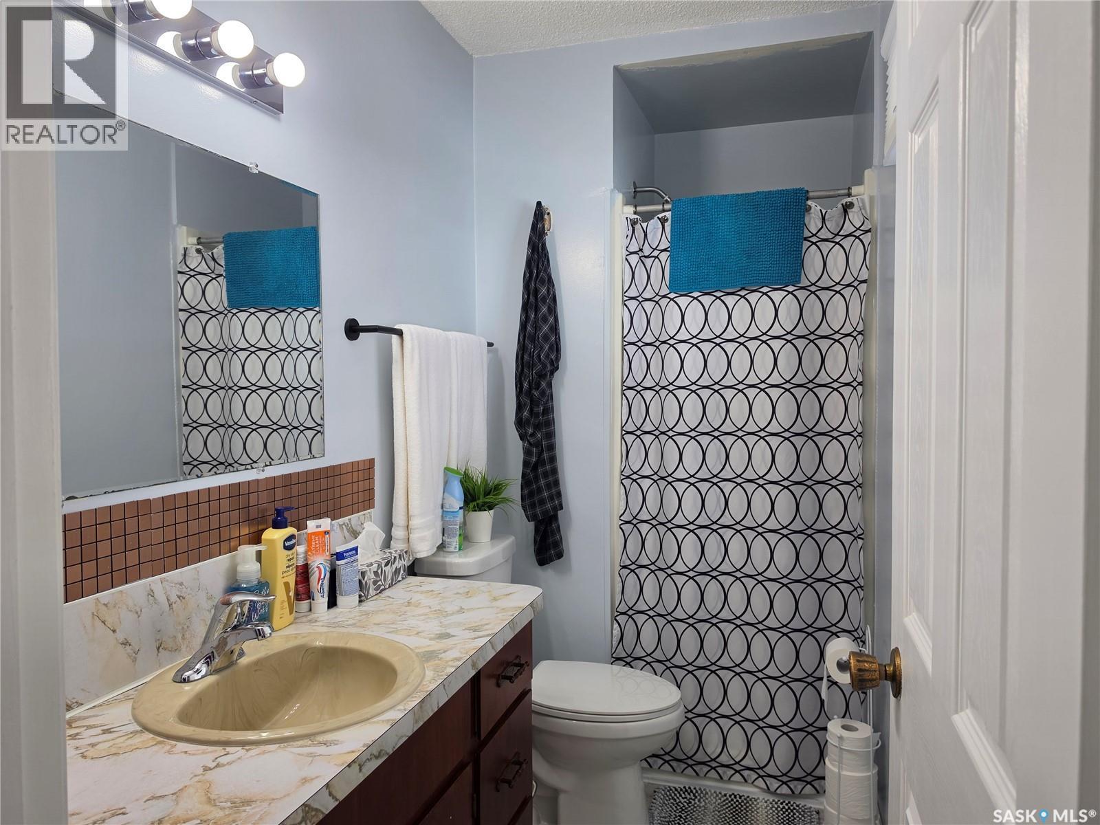 360 2Nd Avenue E, Englefeld, SK - Indoor Photo Showing Bathroom