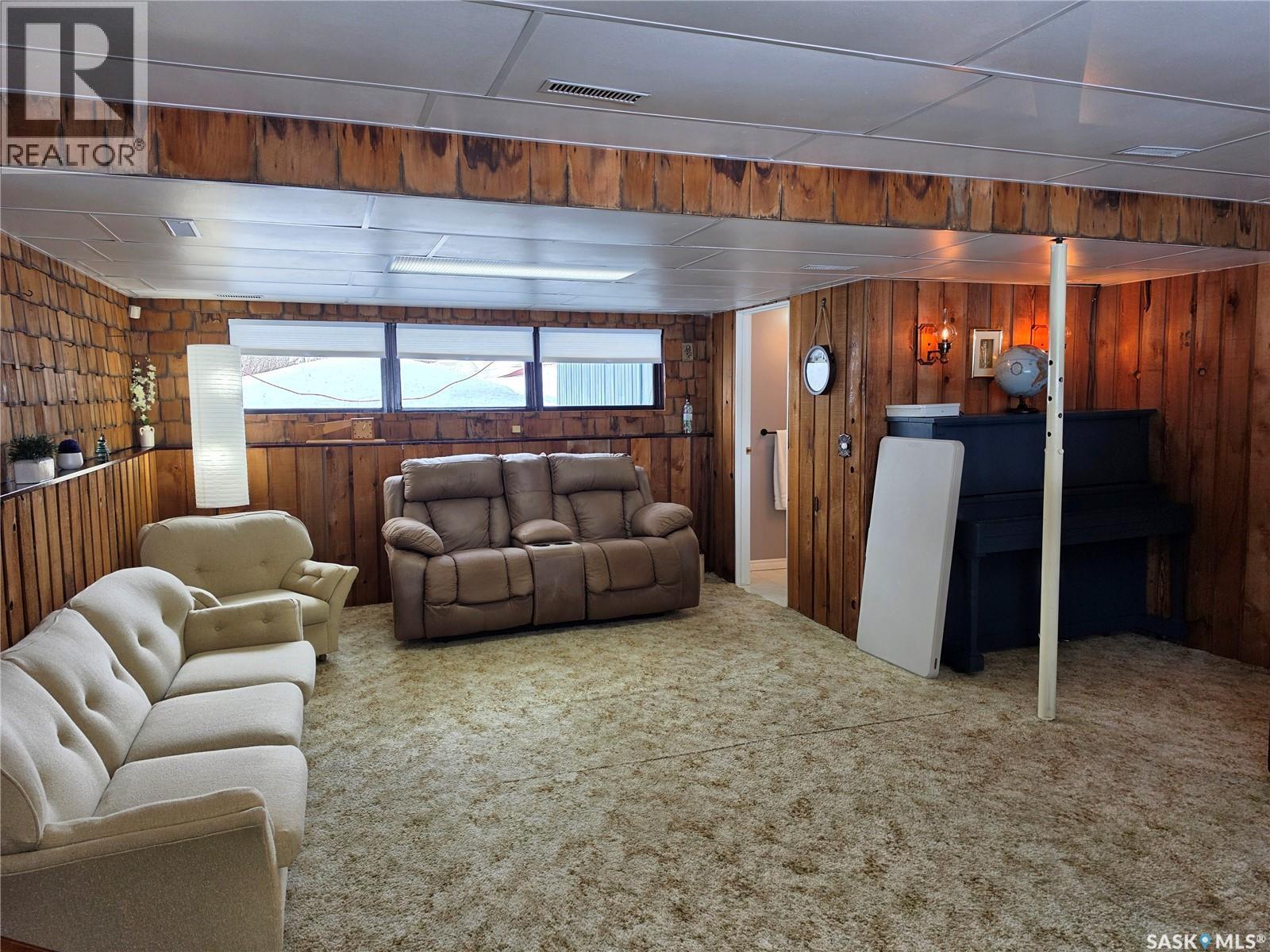 360 2Nd Avenue E, Englefeld, SK - Indoor