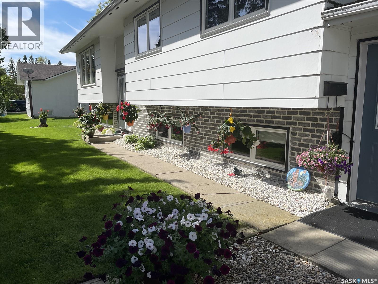 360 2Nd Avenue E, Englefeld, SK - Outdoor With Exterior