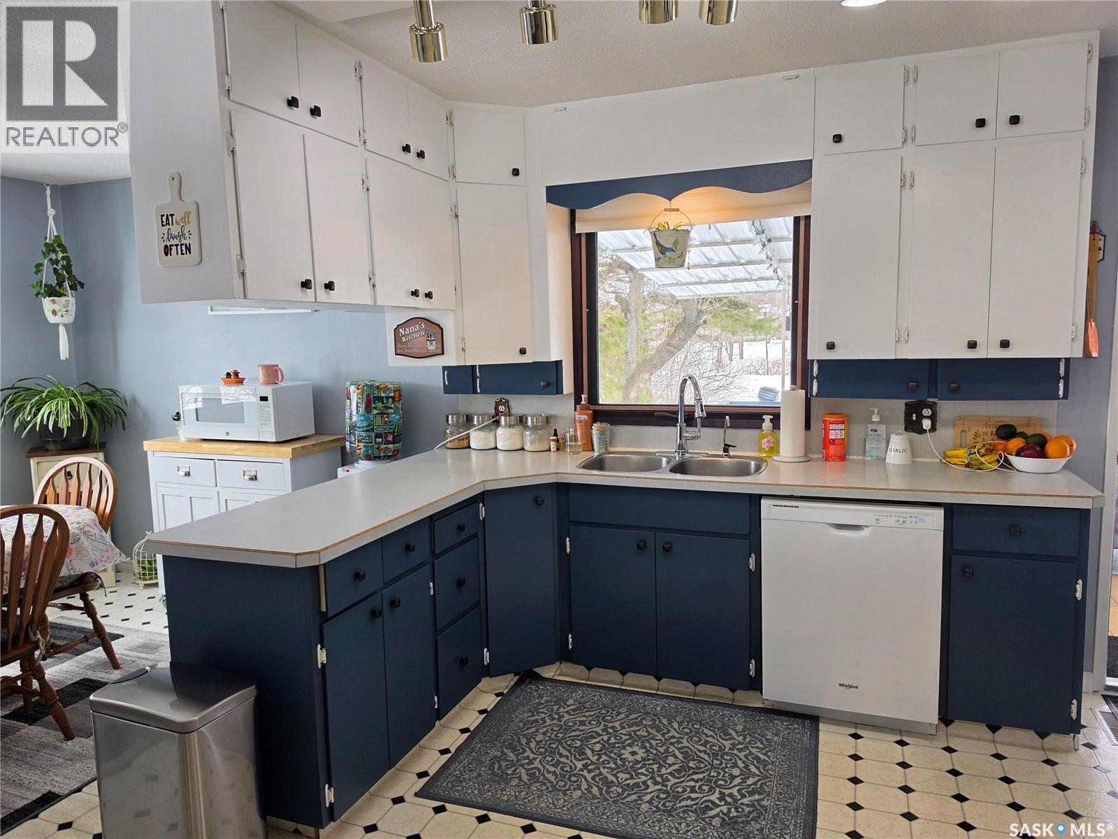 360 2Nd Avenue E, Englefeld, SK - Indoor Photo Showing Kitchen With Double Sink