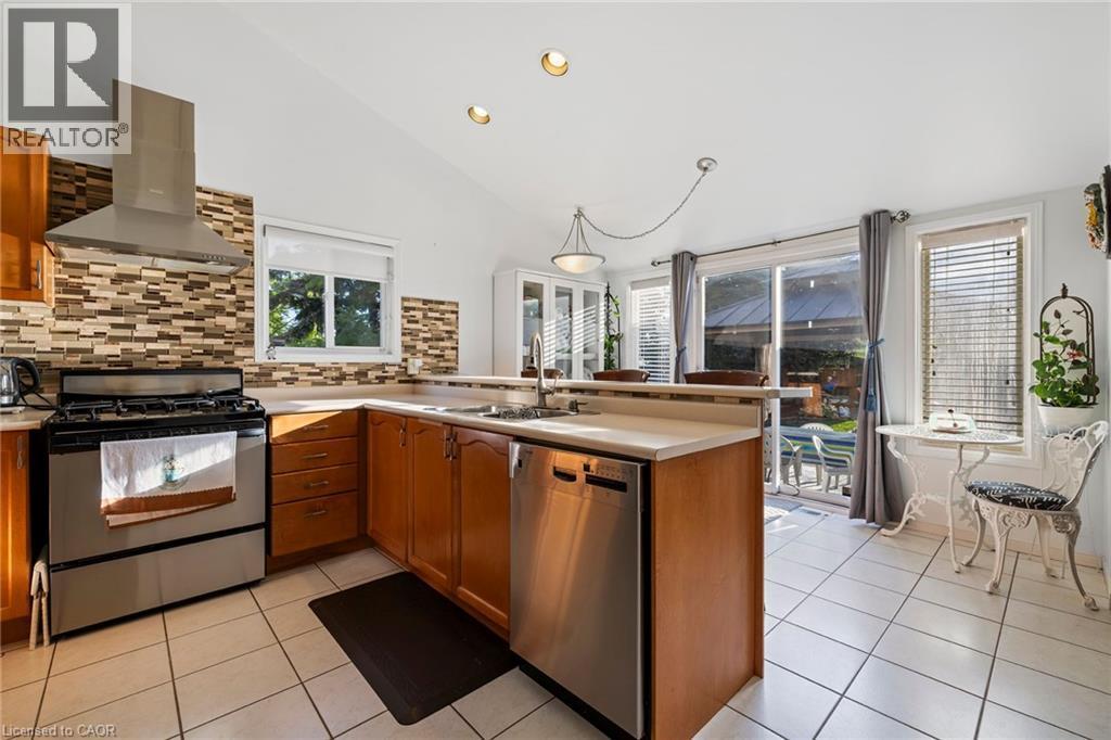 3 Nature Court, Hamilton, ON - Indoor Photo Showing Kitchen With Double Sink