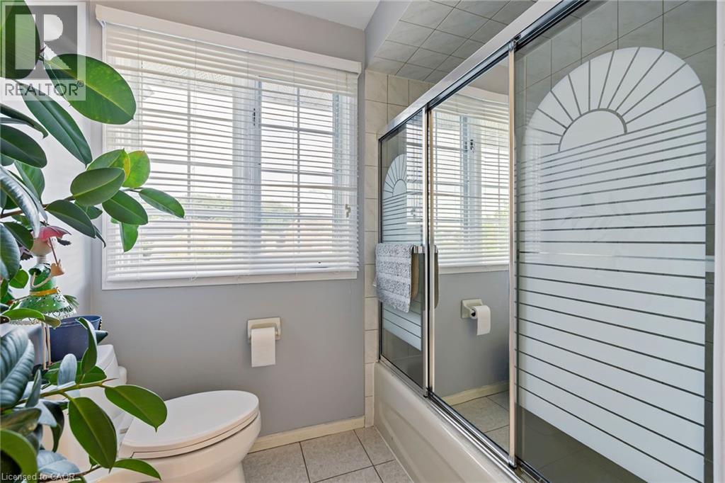 3 Nature Court, Hamilton, ON - Indoor Photo Showing Bathroom