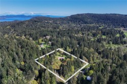 1279 Fulford-Ganges Rd Salt Spring, BC V8K 2B3