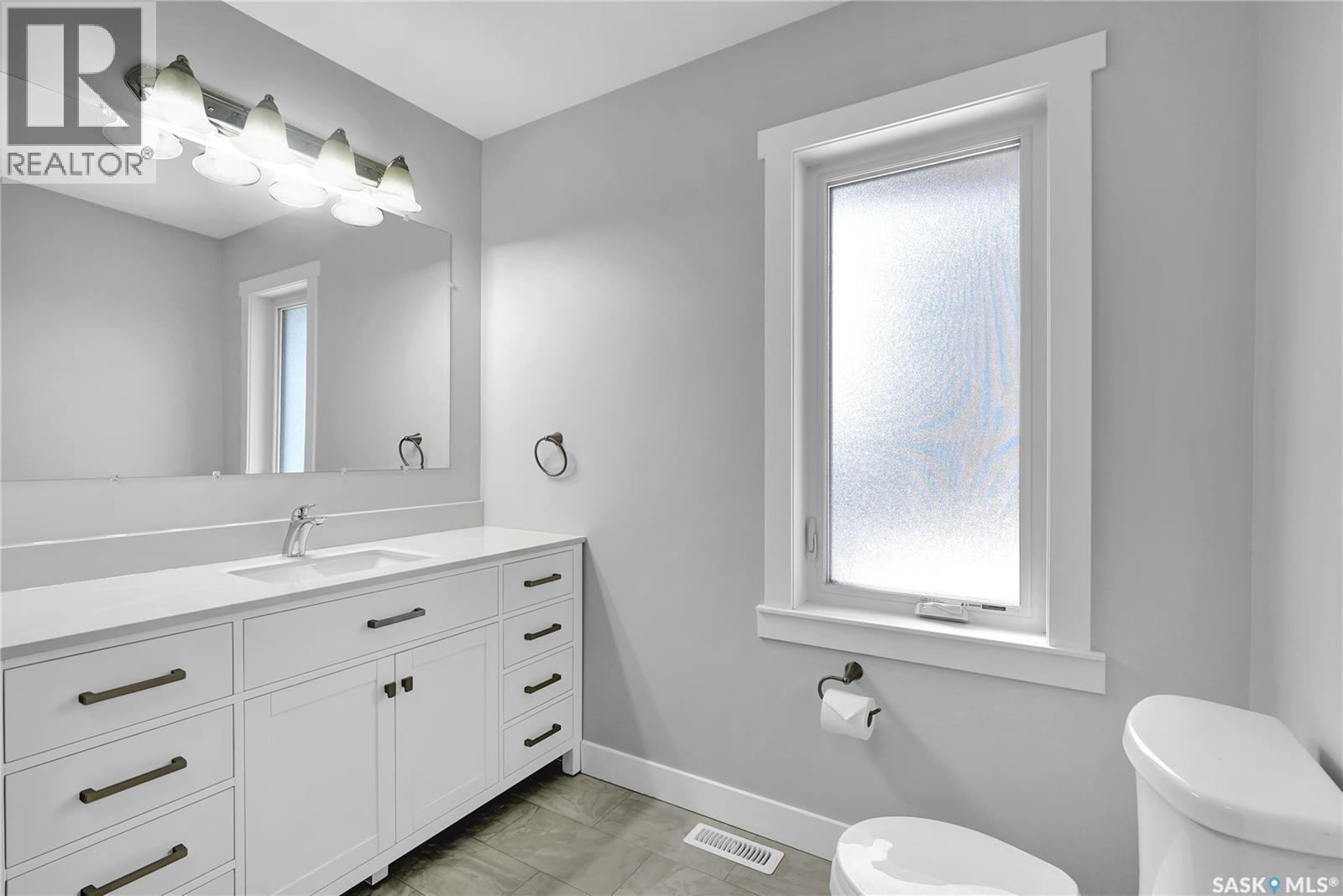 3347 Coughlin Bay E, Regina, SK - Indoor Photo Showing Bathroom