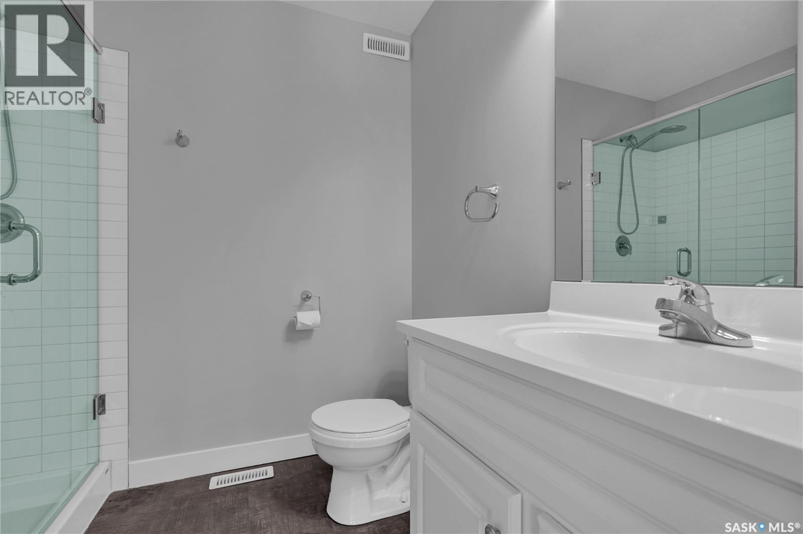 3347 Coughlin Bay E, Regina, SK - Indoor Photo Showing Bathroom