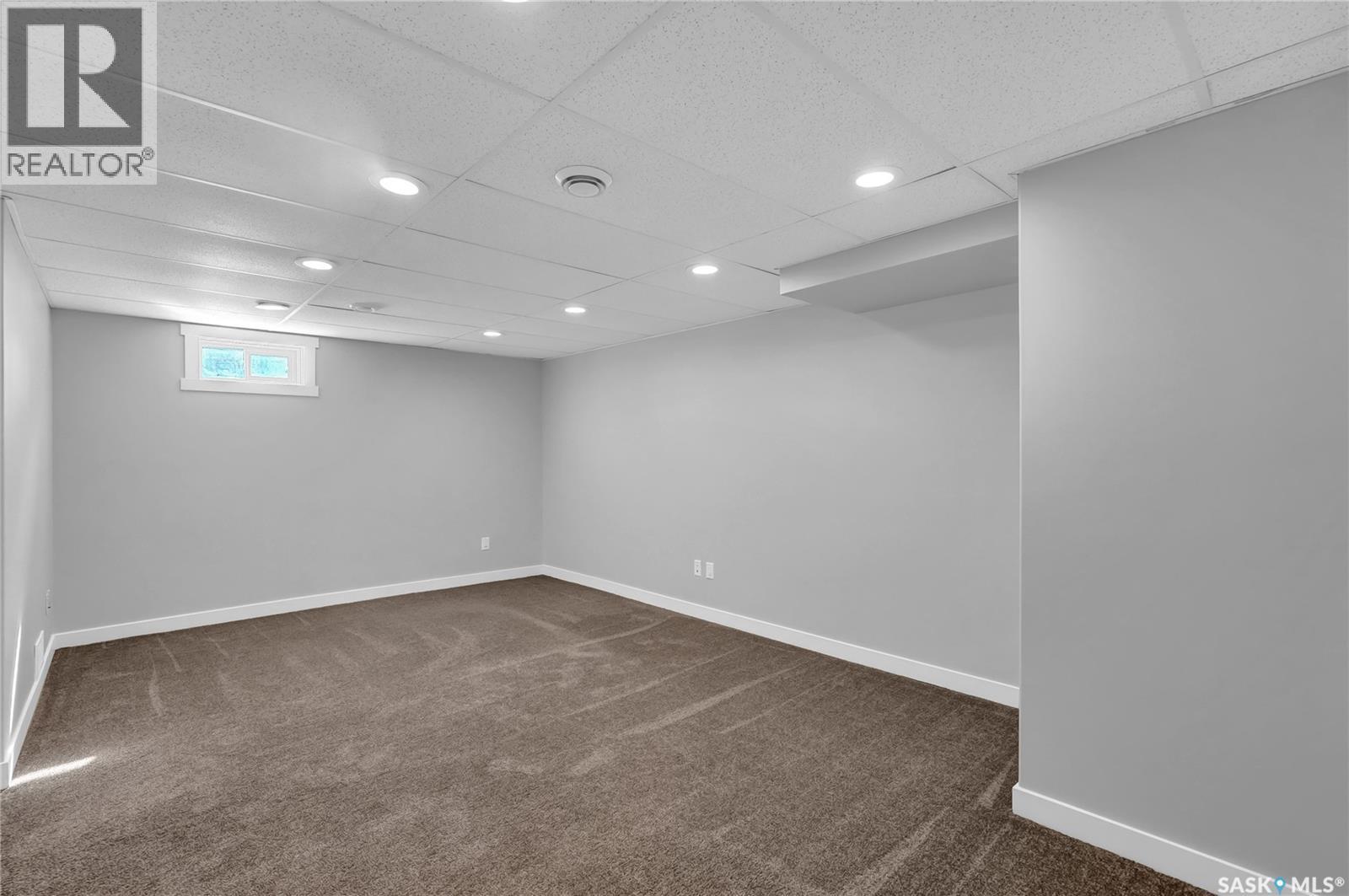 3347 Coughlin Bay E, Regina, SK - Indoor