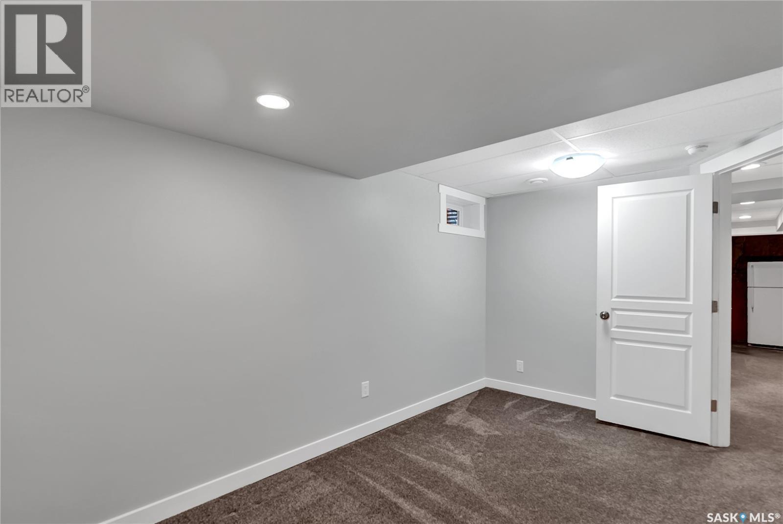 3347 Coughlin Bay E, Regina, SK - Indoor Photo Showing Other Room