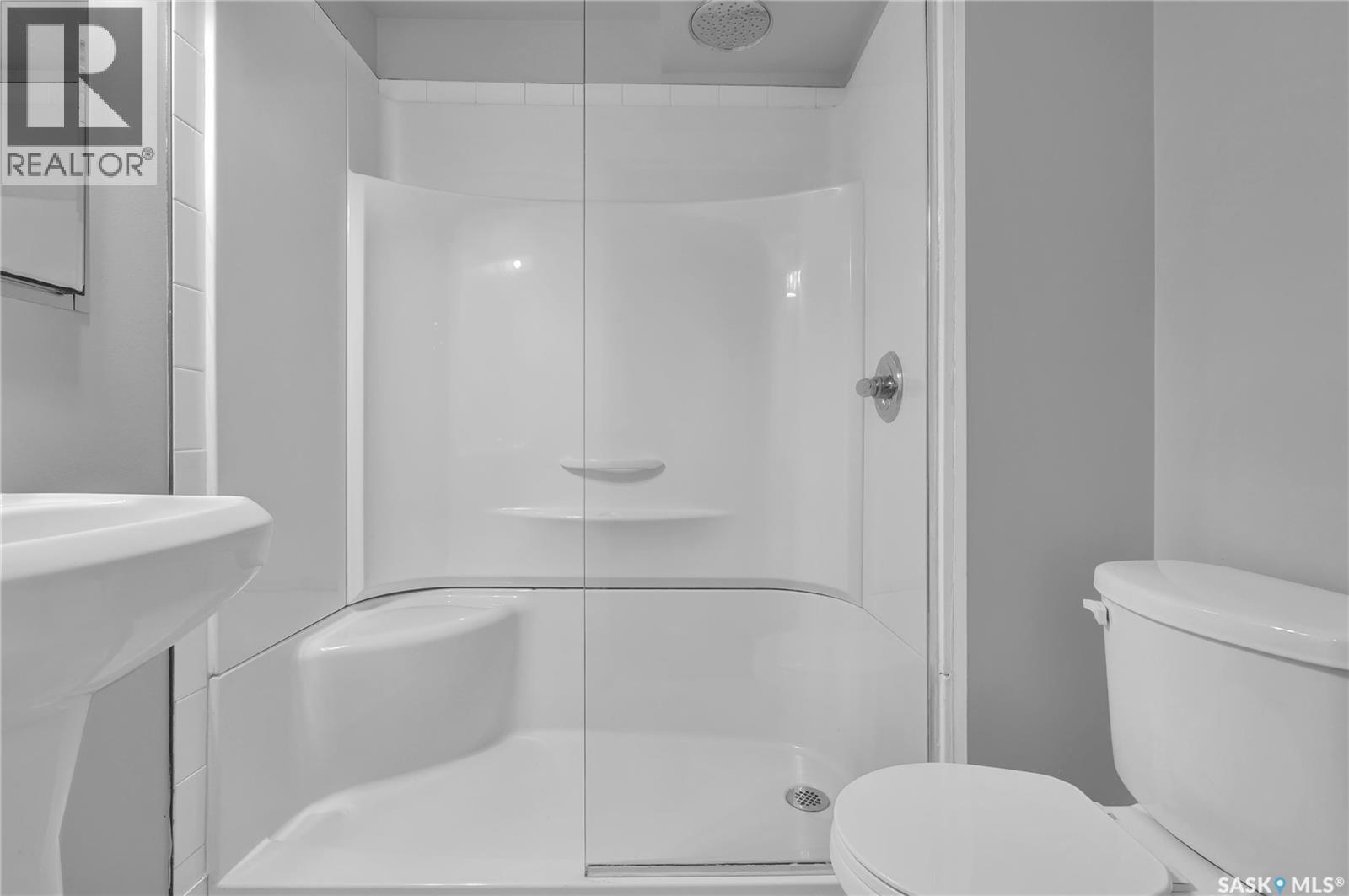 3347 Coughlin Bay E, Regina, SK - Indoor Photo Showing Bathroom