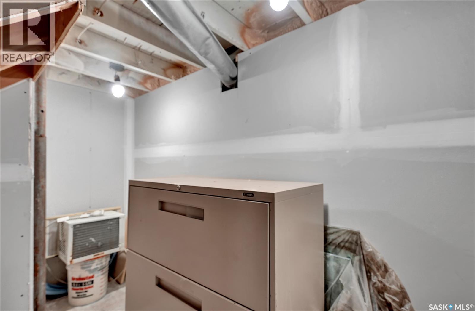 3347 Coughlin Bay E, Regina, SK - Indoor