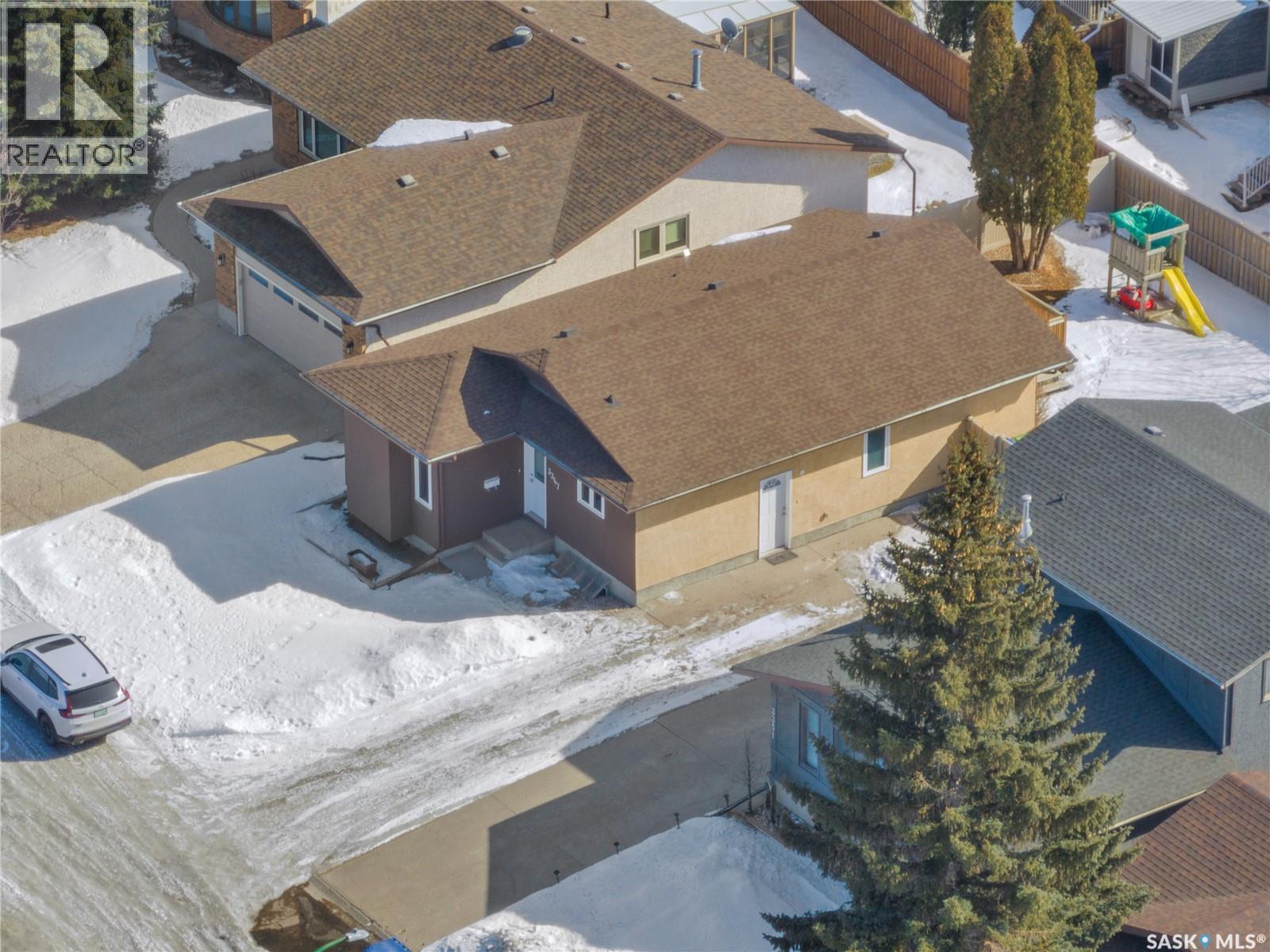 3347 Coughlin Bay E, Regina, SK - Outdoor