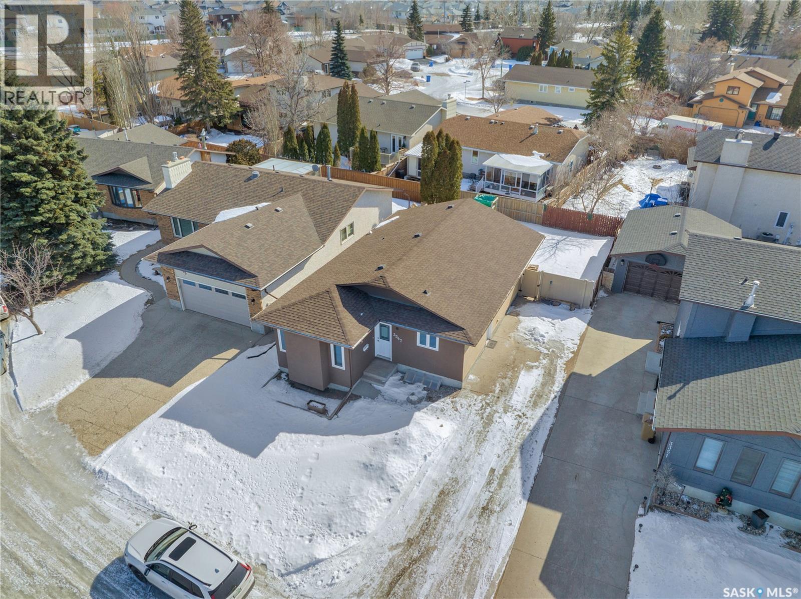 3347 Coughlin Bay E, Regina, SK - Outdoor