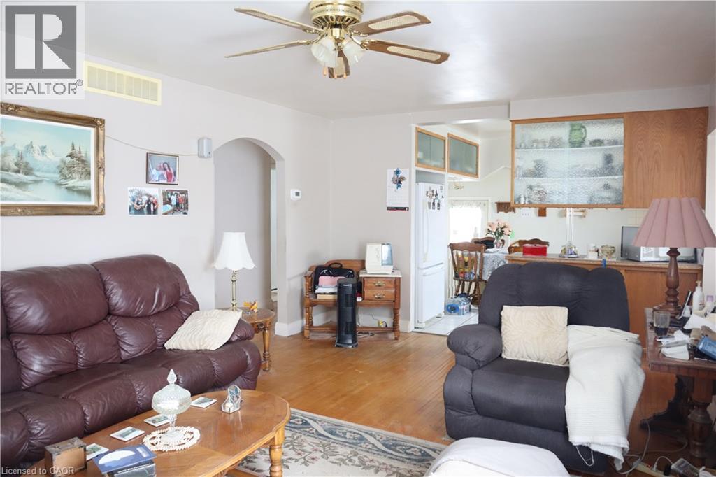 288 First Avenue, Welland, ON - Indoor Photo Showing Living Room