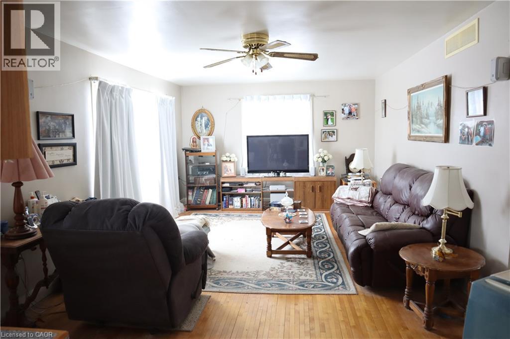 288 First Avenue, Welland, ON - Indoor Photo Showing Living Room
