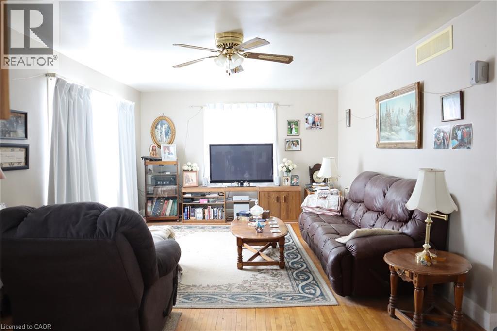 288 First Avenue, Welland, ON - Indoor Photo Showing Living Room