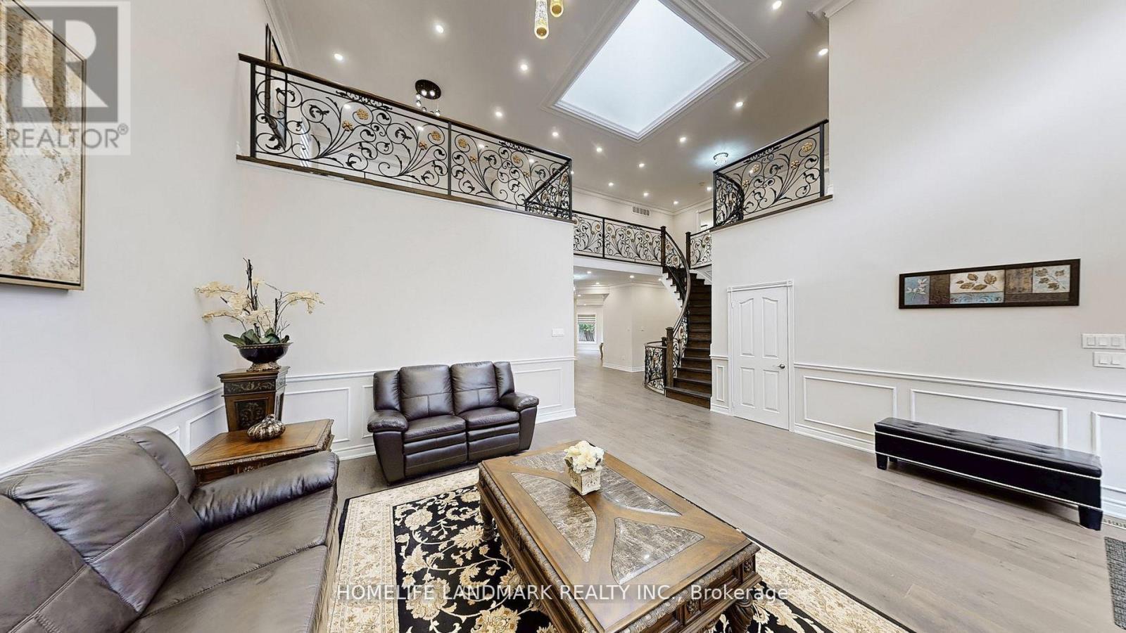 16 Crescentview Road, Richmond Hill, ON - Indoor