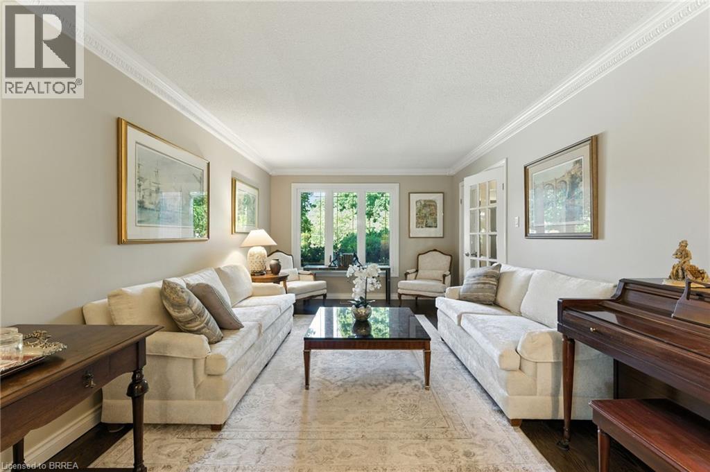 91 Abbey Close, Ancaster, ON - Indoor Photo Showing Living Room