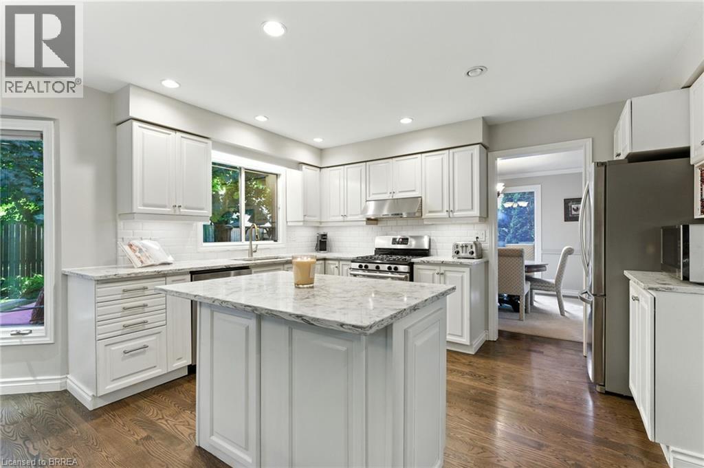 91 Abbey Close, Ancaster, ON - Indoor Photo Showing Kitchen With Upgraded Kitchen