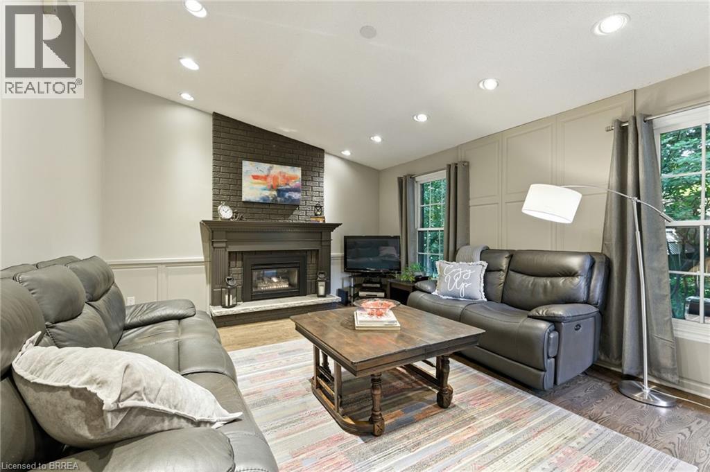 91 Abbey Close, Ancaster, ON - Indoor Photo Showing Living Room With Fireplace