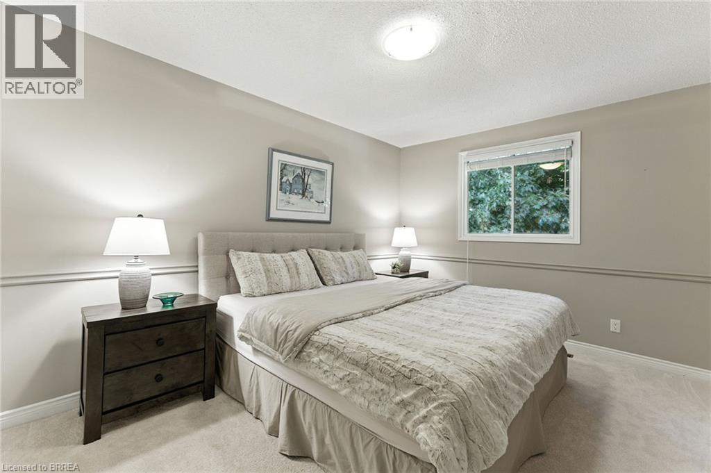 91 Abbey Close, Ancaster, ON - Indoor Photo Showing Bedroom