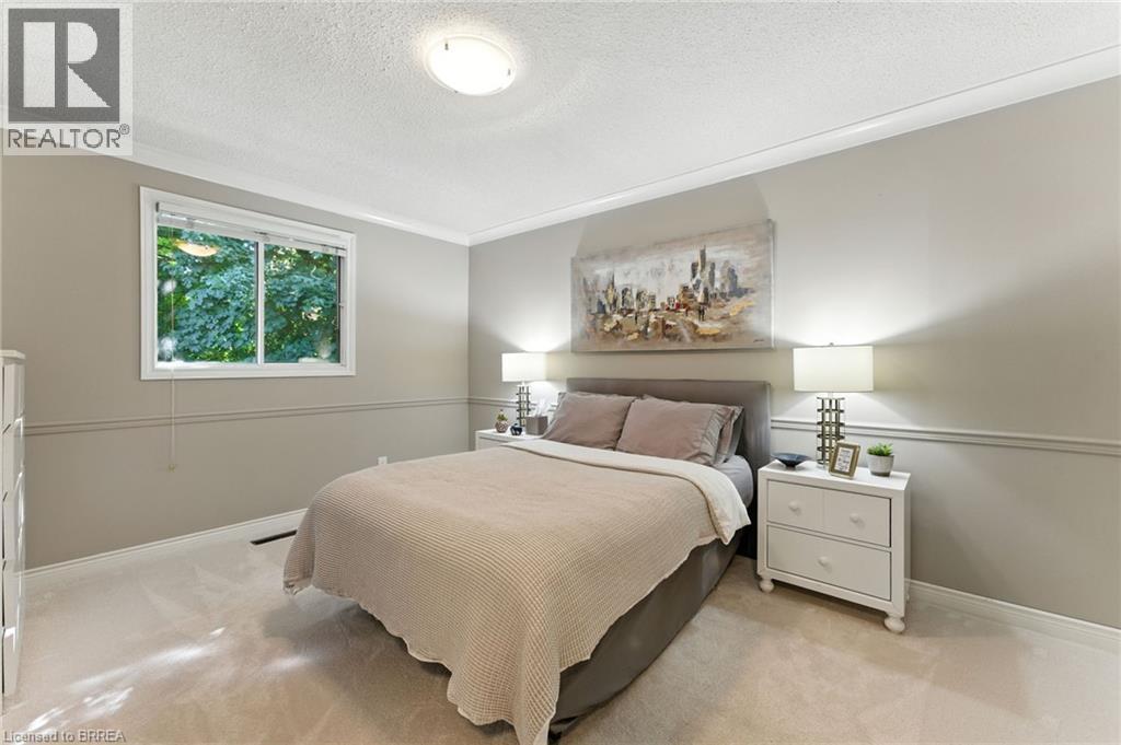 91 Abbey Close, Ancaster, ON - Indoor Photo Showing Bedroom