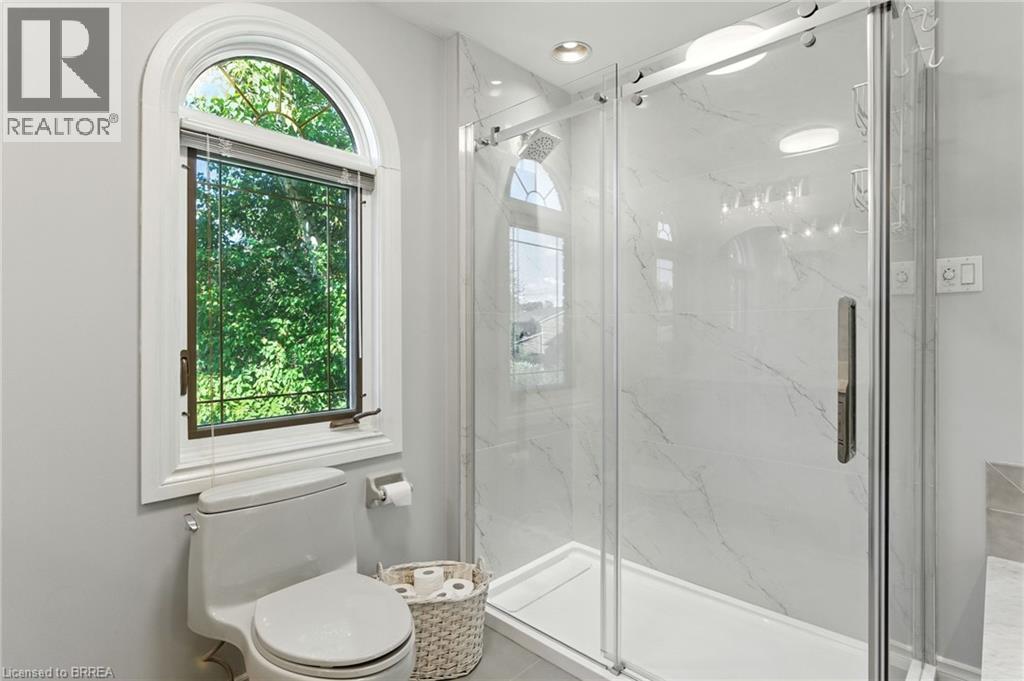 91 Abbey Close, Ancaster, ON - Indoor Photo Showing Bathroom
