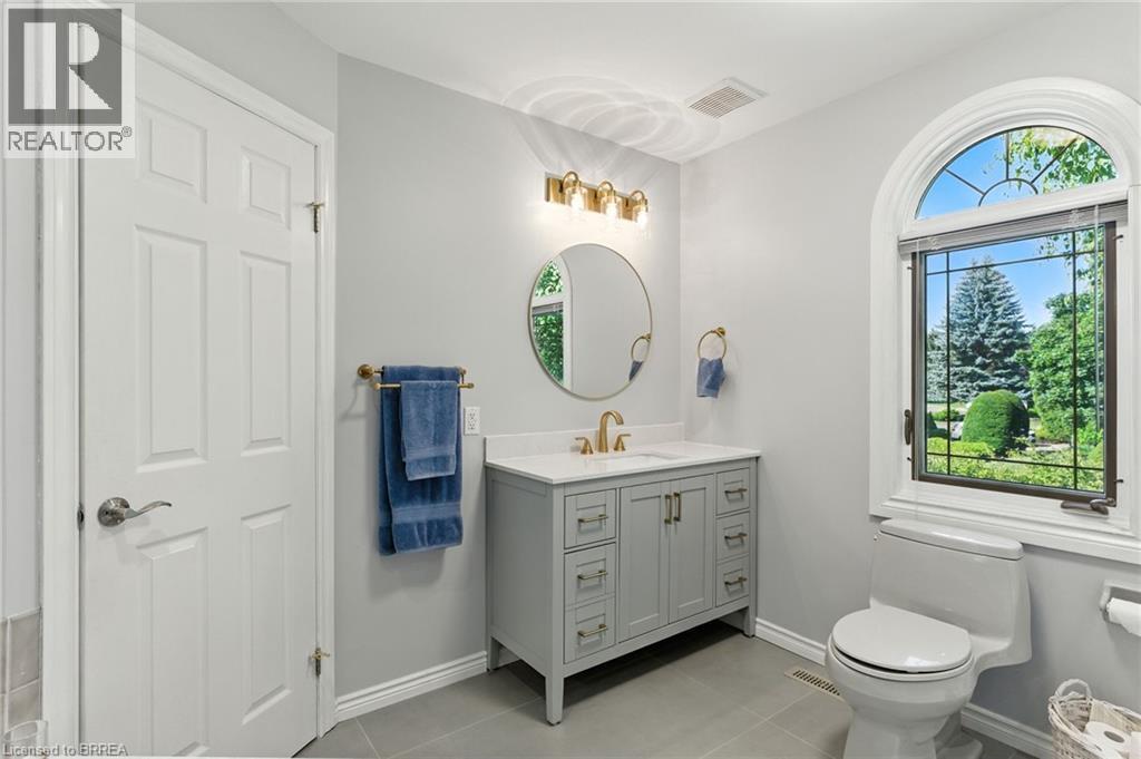 91 Abbey Close, Ancaster, ON - Indoor Photo Showing Bathroom