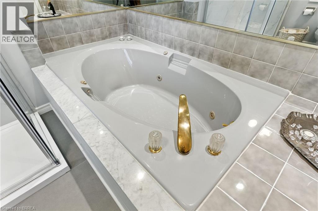 91 Abbey Close, Ancaster, ON - Indoor Photo Showing Bathroom
