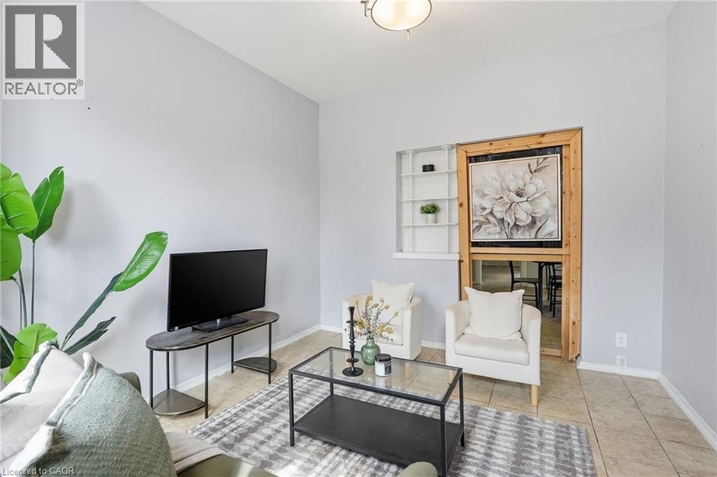 79 Murray Street E, Hamilton, ON - Indoor Photo Showing Living Room