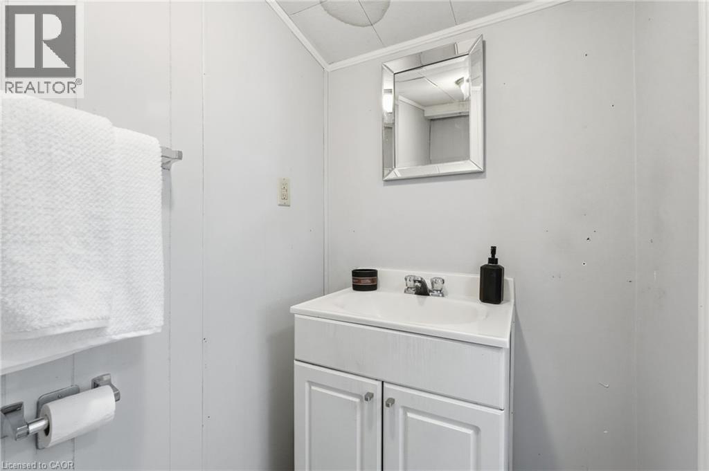 79 Murray Street E, Hamilton, ON - Indoor Photo Showing Bathroom