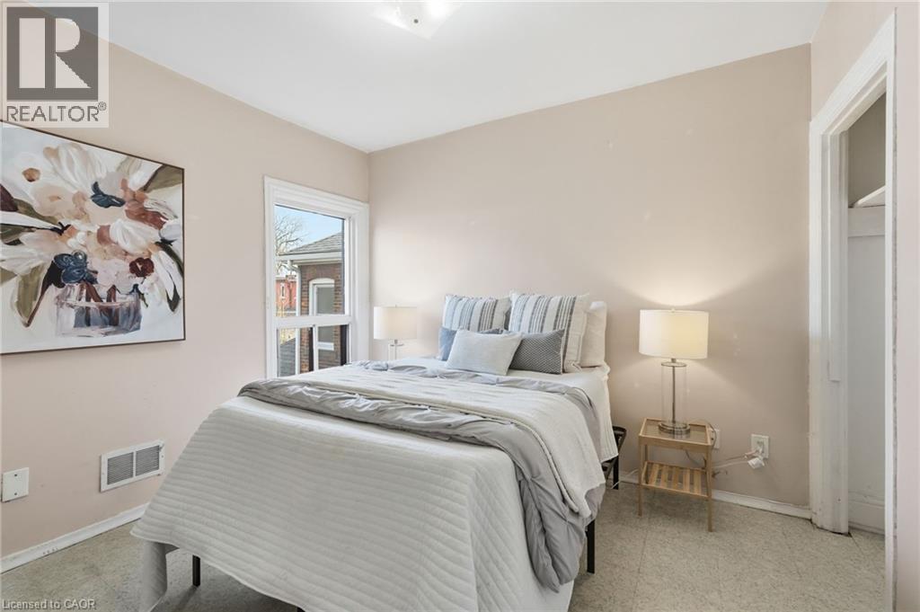 79 Murray Street E, Hamilton, ON - Indoor Photo Showing Bedroom