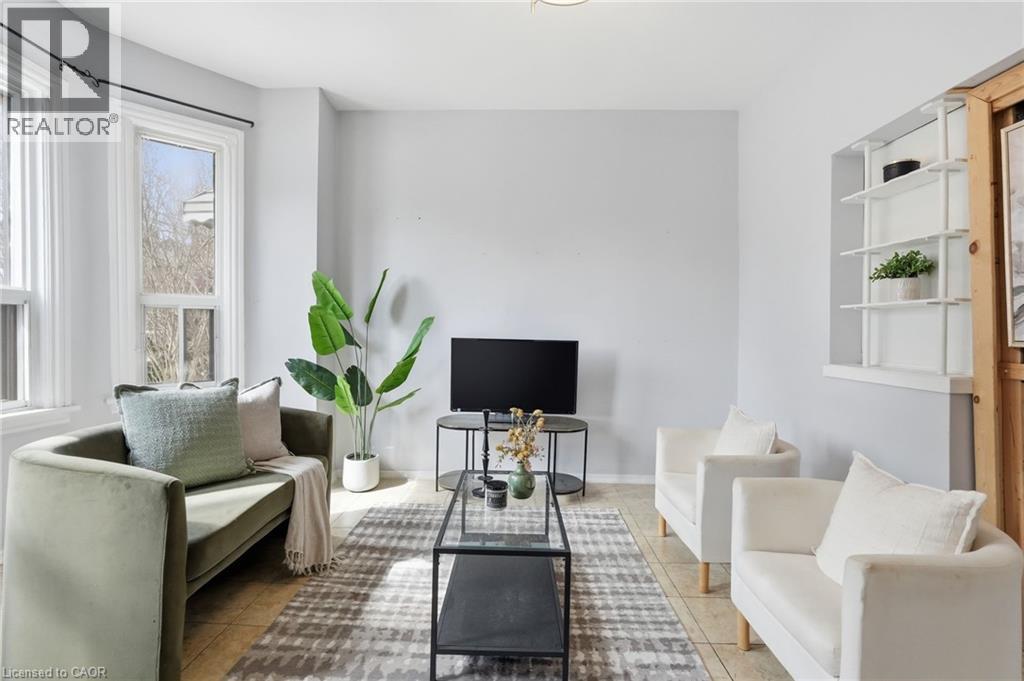 79 Murray Street E, Hamilton, ON - Indoor Photo Showing Living Room