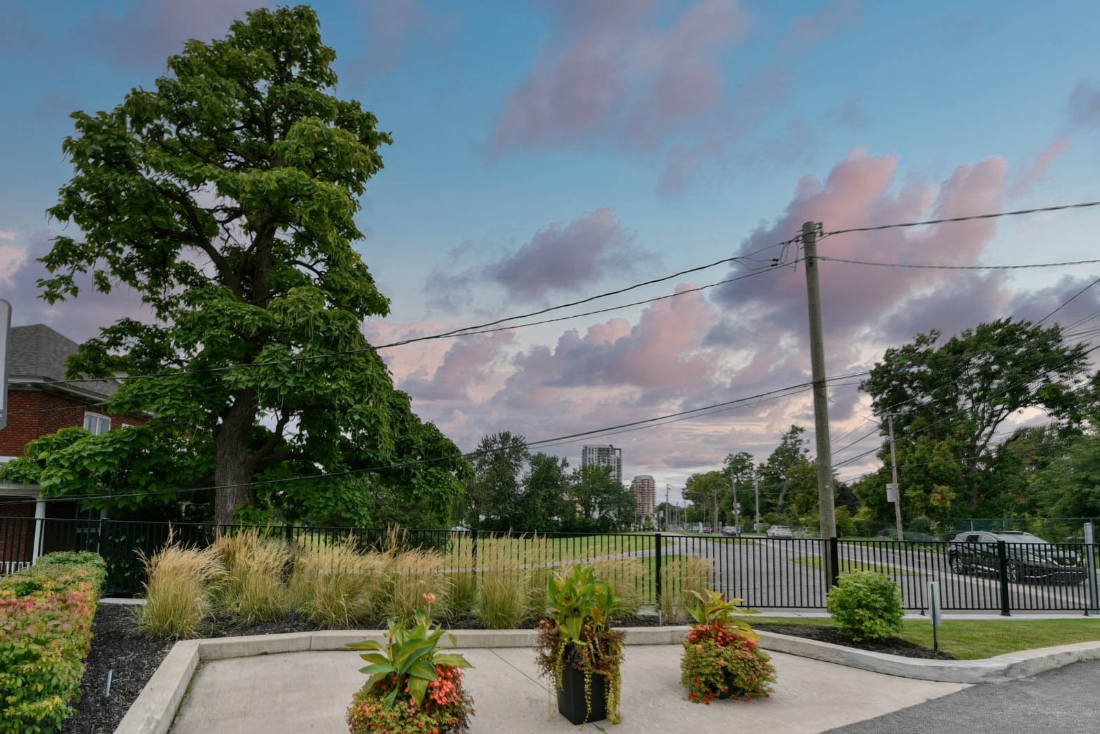 Front of Structure - 105-510 Boul. Des Prairies, Laval (Laval-Des-Rapides), QC - Outdoor With View