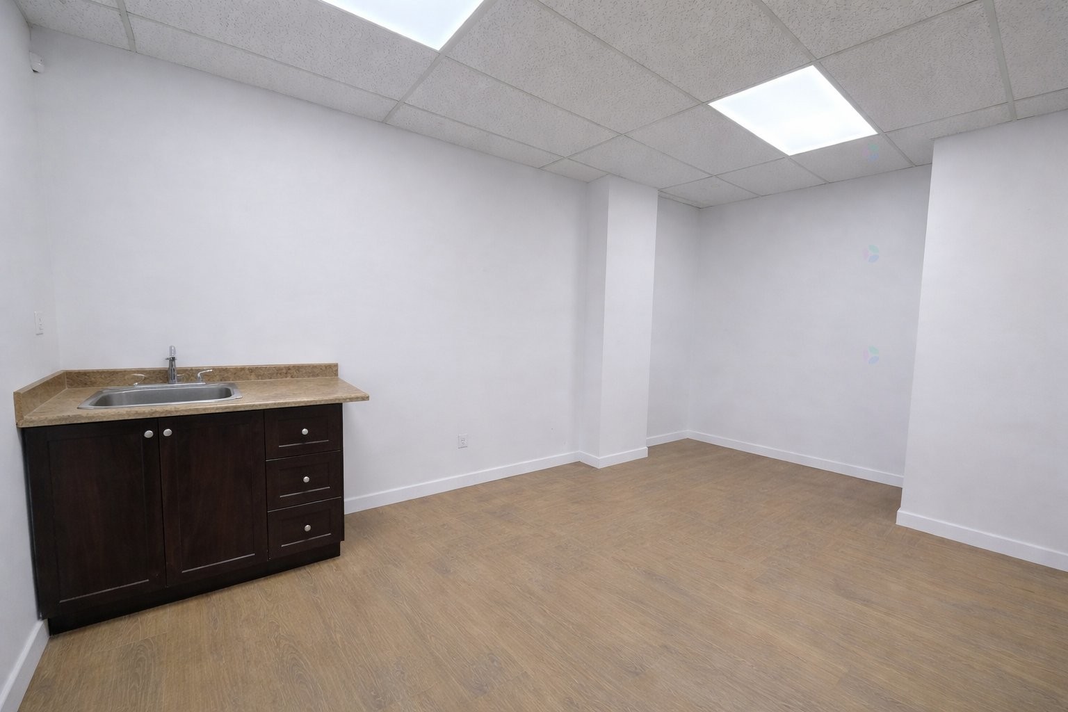 Kitchen - 206-1605 Desserte Nord Laval (A-440) O., Laval (Chomedey), QC - Indoor Photo Showing Other Room