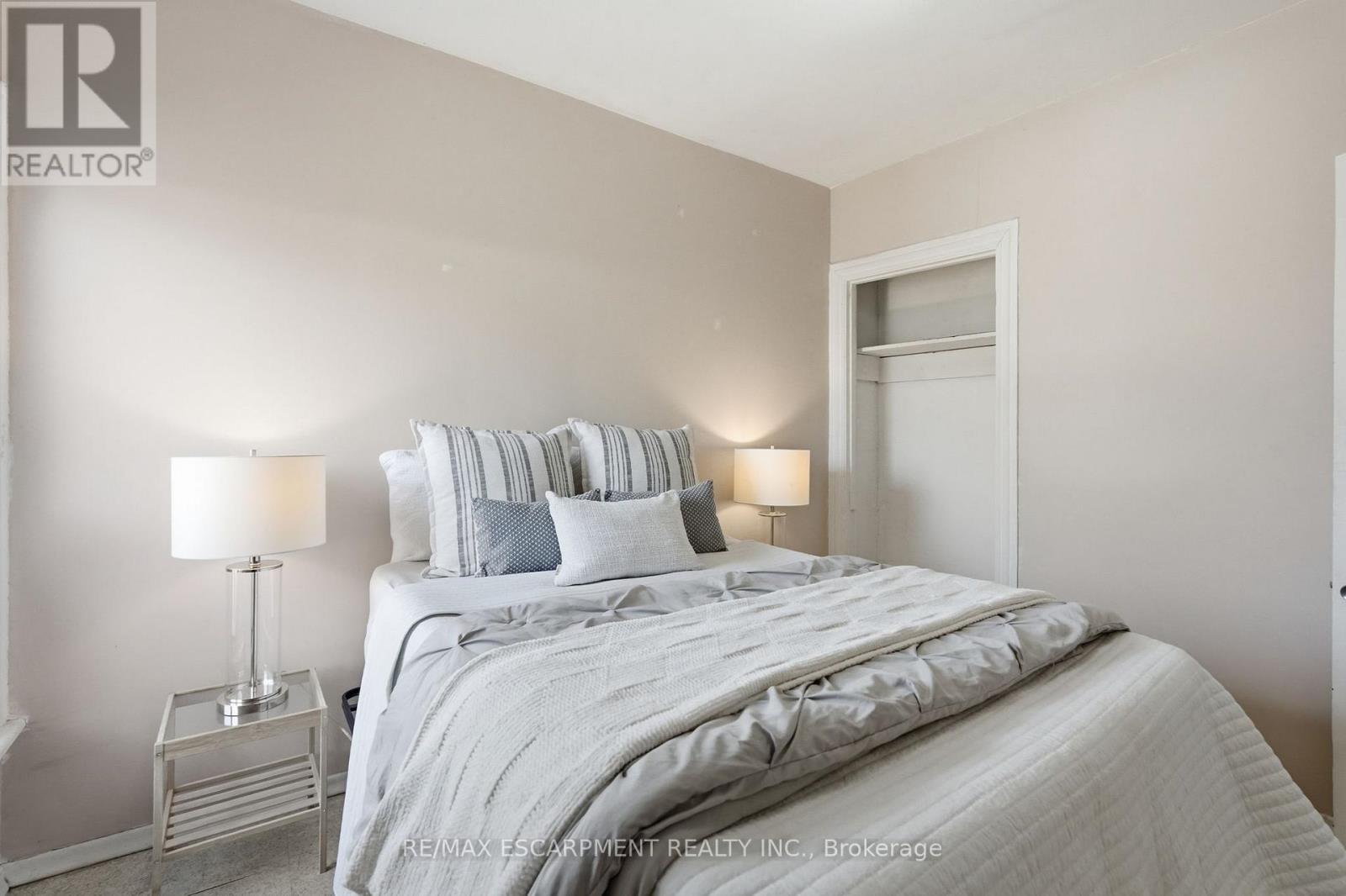 79 Murray Street E, Hamilton, ON - Indoor Photo Showing Bedroom