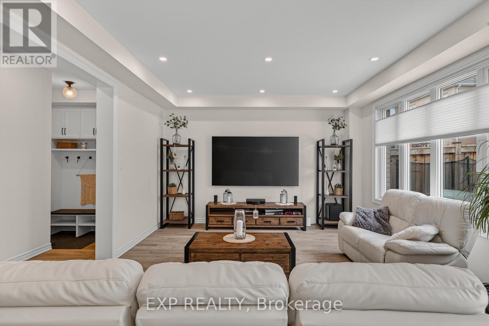 55 West Oak Trail, Kitchener, ON - Indoor Photo Showing Living Room