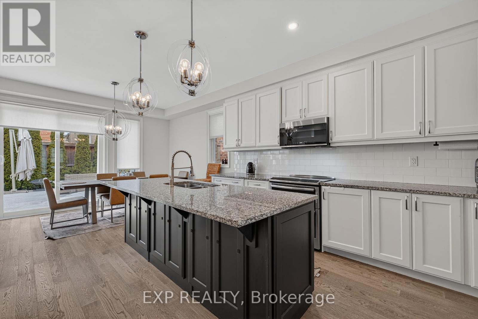 55 West Oak Trail, Kitchener, ON - Indoor Photo Showing Kitchen With Upgraded Kitchen