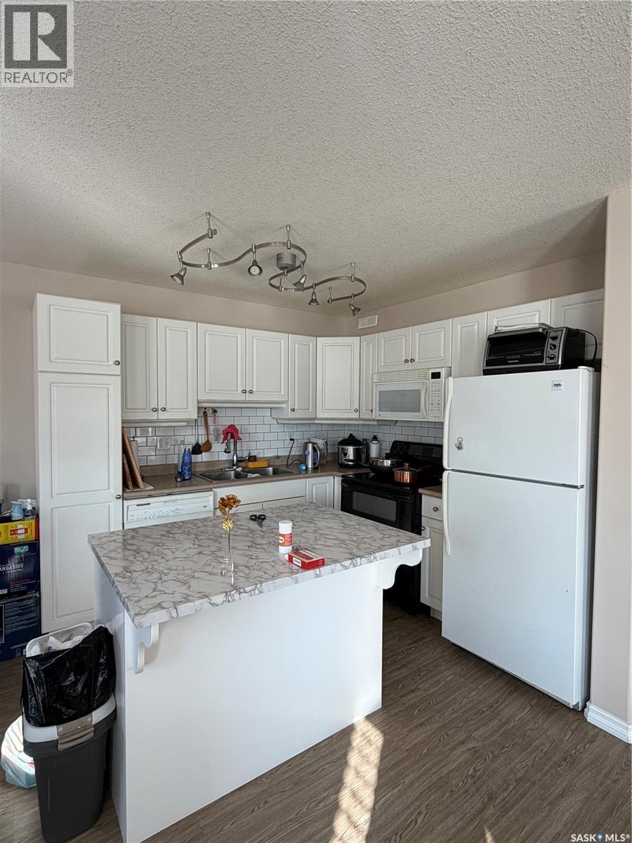 80 103 Banyan Crescent, Saskatoon, SK - Indoor Photo Showing Kitchen