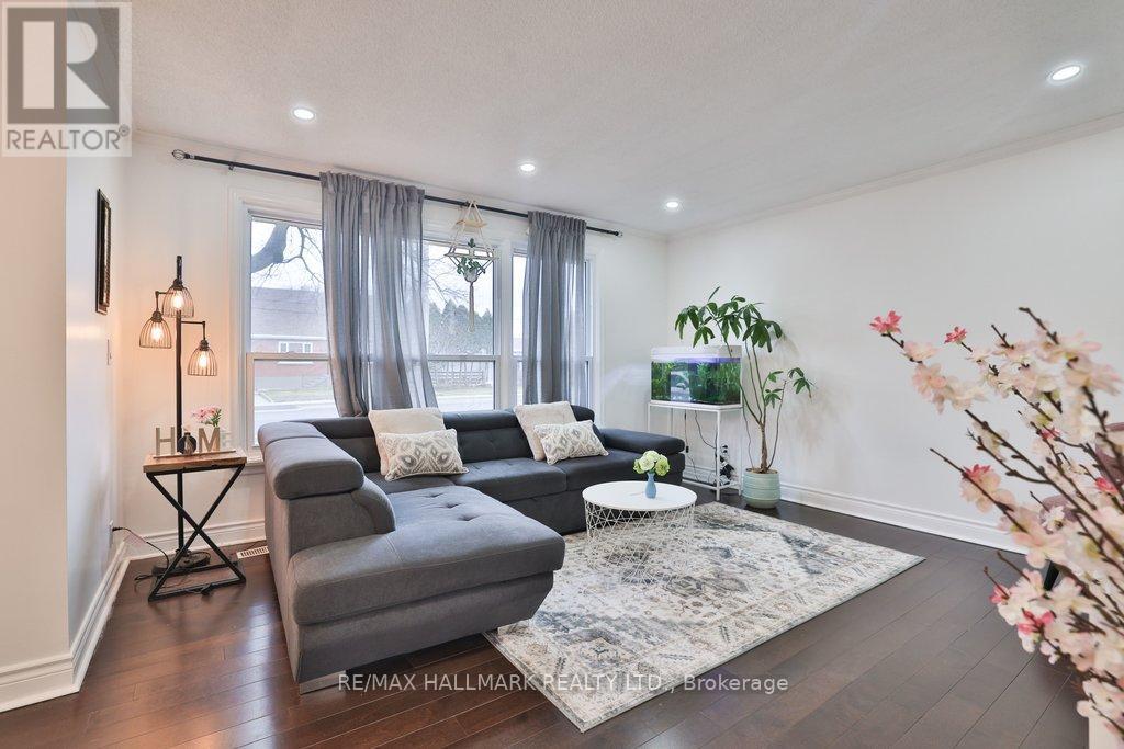 2334 Prospect Street, Burlington, ON - Indoor Photo Showing Living Room