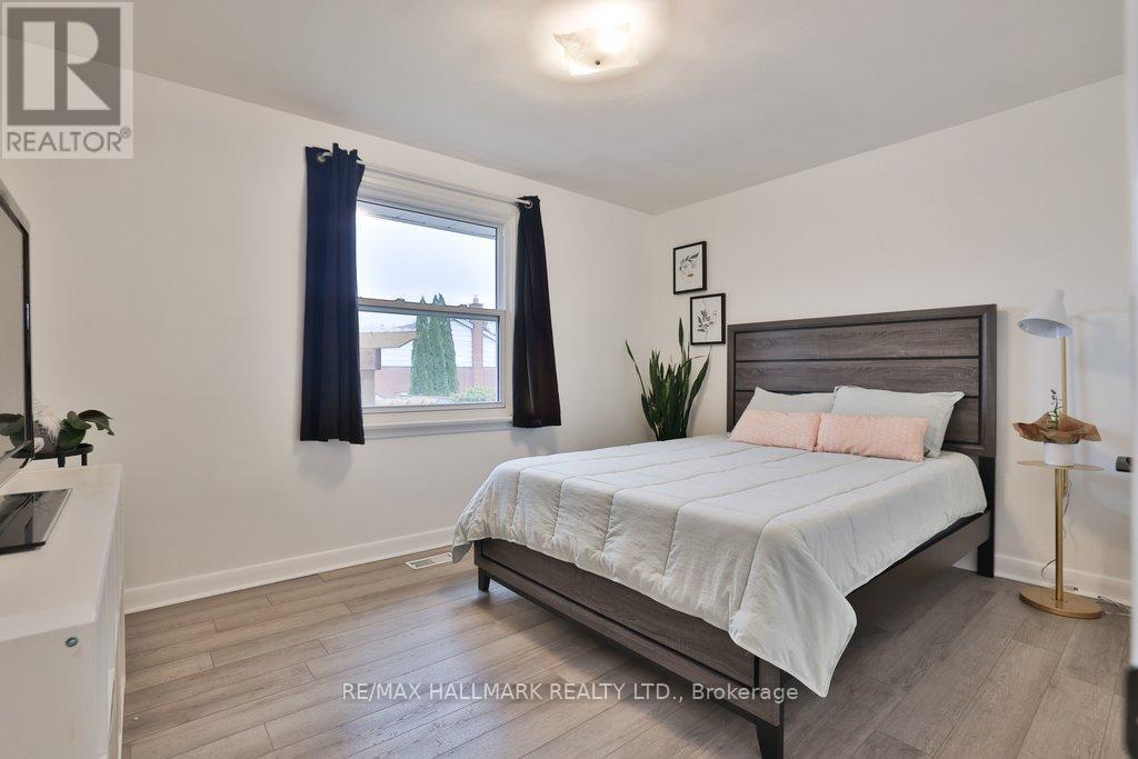 2334 Prospect Street, Burlington, ON - Indoor Photo Showing Bedroom