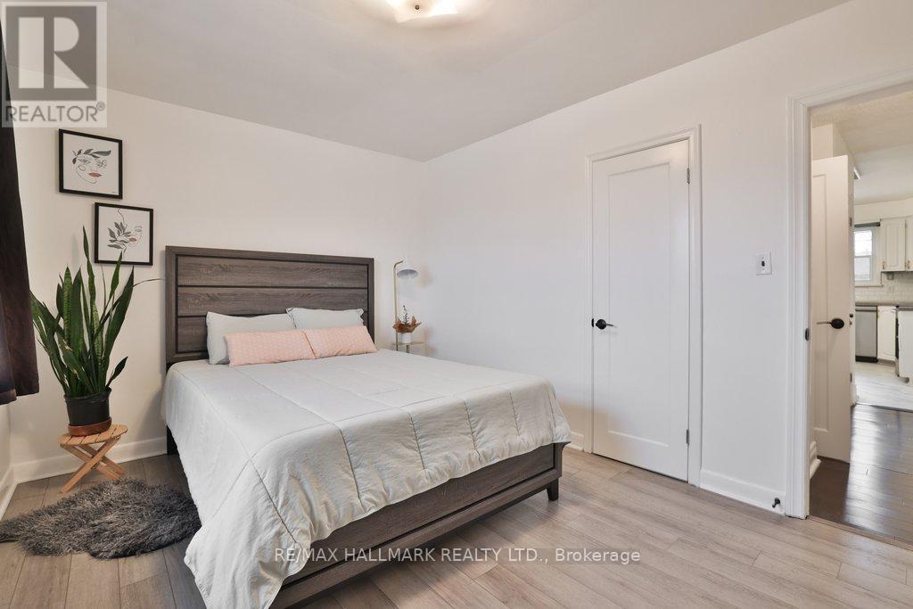 2334 Prospect Street, Burlington, ON - Indoor Photo Showing Bedroom