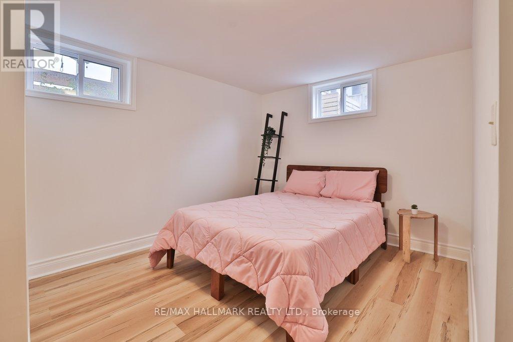 2334 Prospect Street, Burlington, ON - Indoor Photo Showing Bedroom