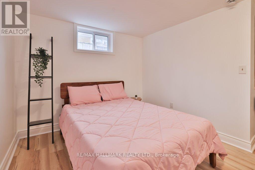 2334 Prospect Street, Burlington, ON - Indoor Photo Showing Bedroom