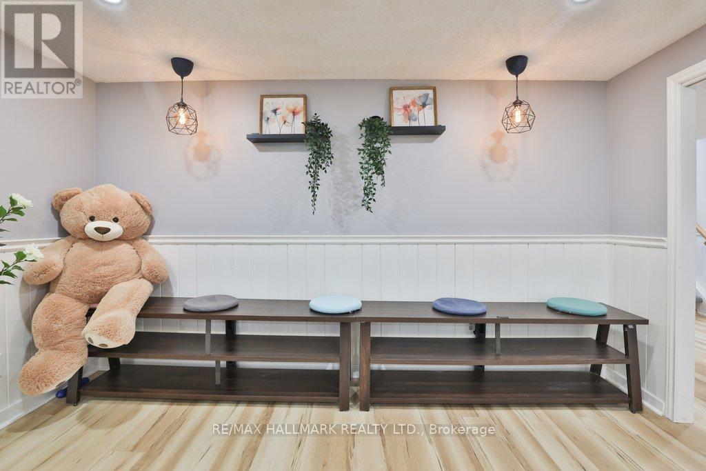 2334 Prospect Street, Burlington, ON - Indoor Photo Showing Other Room