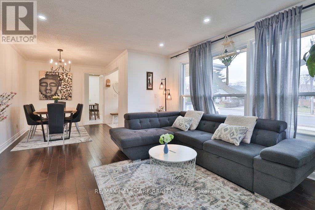 2334 Prospect Street, Burlington, ON - Indoor Photo Showing Living Room