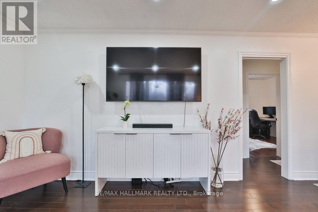 2334 Prospect Street, Burlington, ON - Indoor Photo Showing Living Room