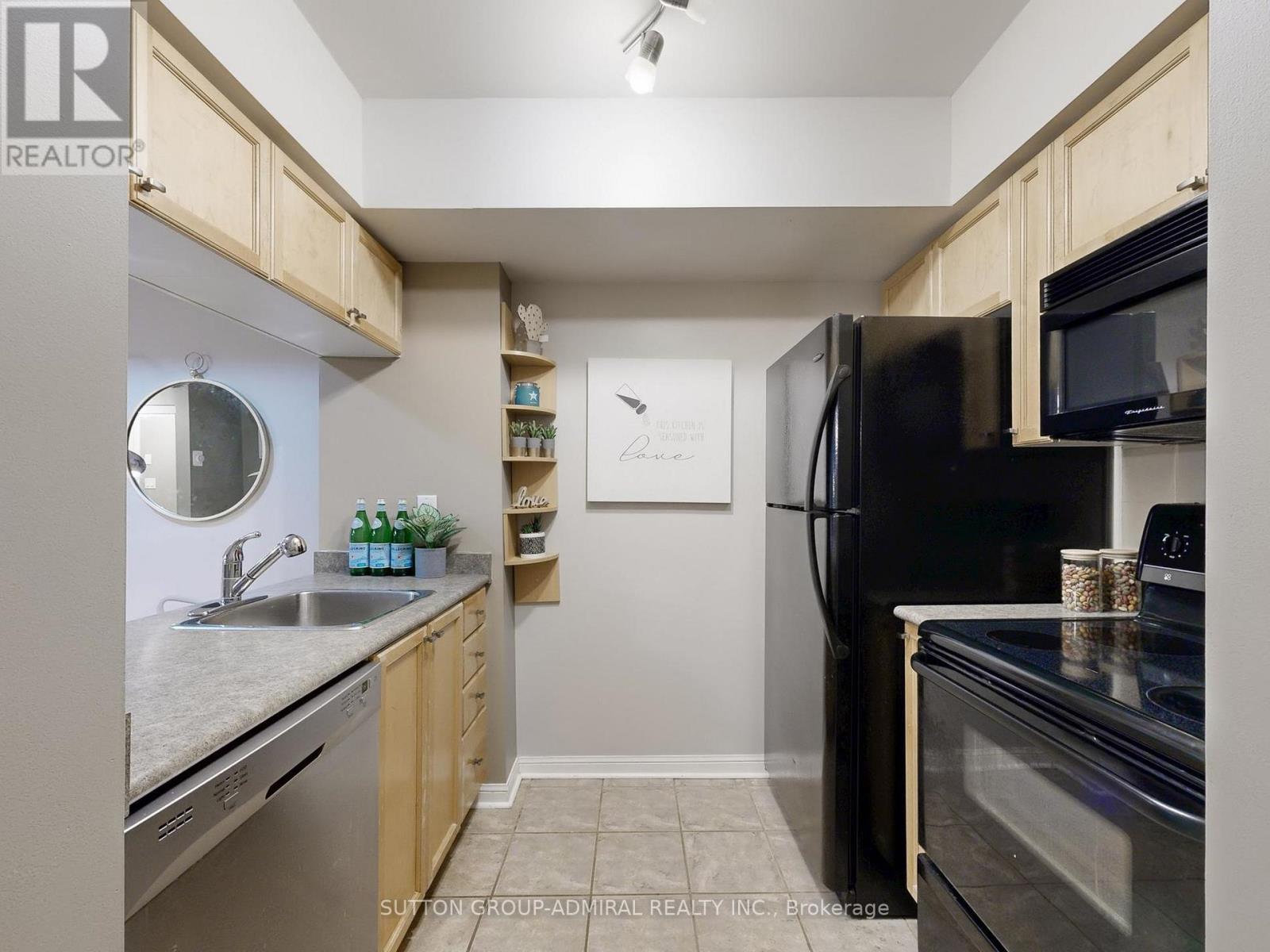 516 - 3 Everson Drive, Toronto, ON - Indoor Photo Showing Kitchen