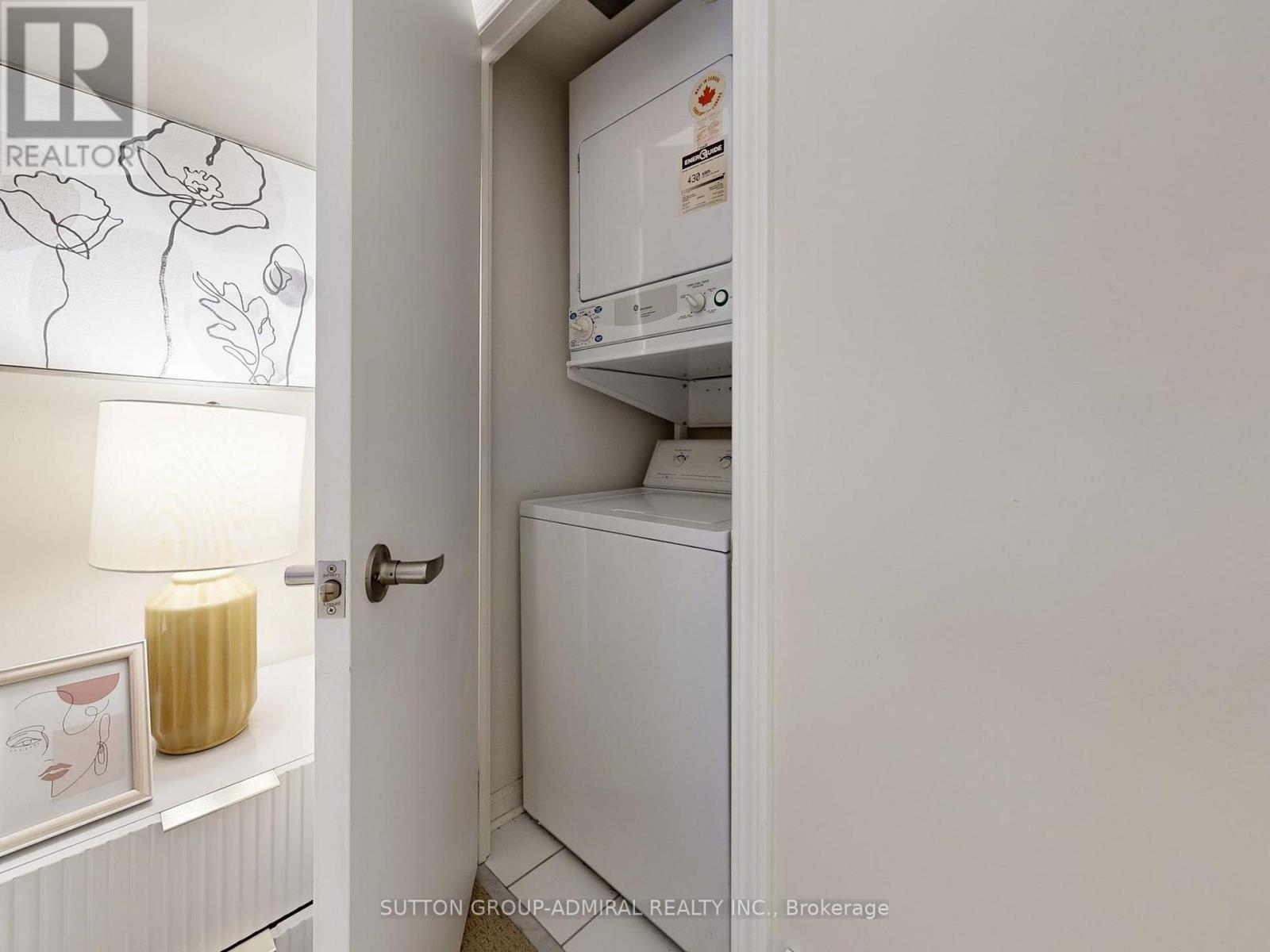 516 - 3 Everson Drive, Toronto, ON - Indoor Photo Showing Laundry Room