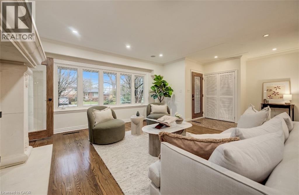 Living area with hardwood / wood-style flooring, crown molding, and recessed lighting - 655 Ellengale Road, Burlington, ON - Indoor Photo Showing Living Room